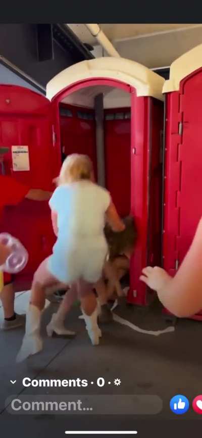 Lady rags &amp; tags two chicks who started to jump her mom at a Morgan Wallen concert 🤣