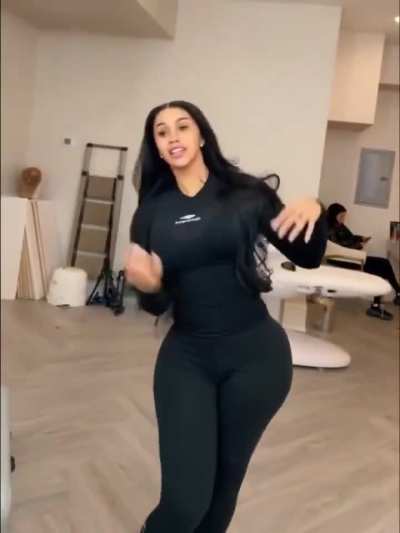 Cardi in leggings