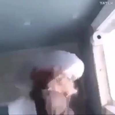 POV: Meas en el baño de el instituto
