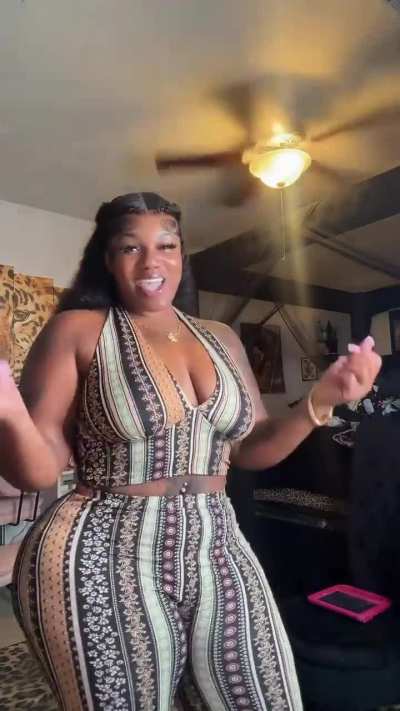 You can tell she really loves having a BBL. I love that for her👍🏾