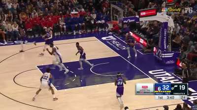[Highlight] Harden throws a behind the head pass to Embiid for the slam