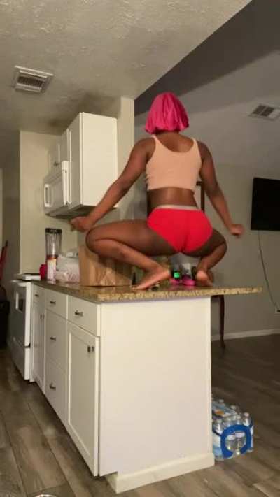 ℓɨɲď$&euro;&yen;ţh&euro;ď๏ℓℓ Poppin That Ass