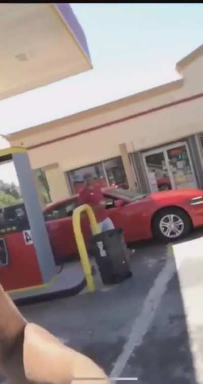 White lady get slap for saying the n word