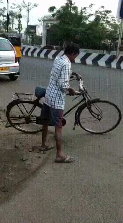 Guy was heavily drunk and the dude filming doesn&rsquo;t stop him from using his bike next to a road.