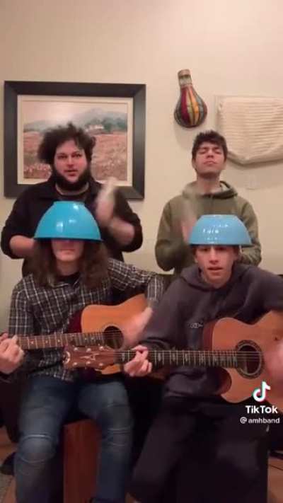 Parece rid&iacute;culo at&eacute; voc&ecirc; ouvir a voz do cara