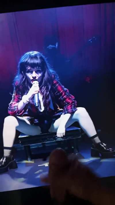 Jerk Off Lauren Mayberry 🍆💦💦