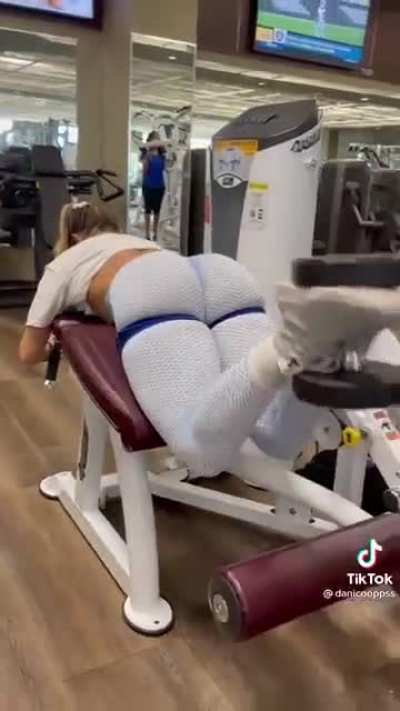 Dani's ass is 🔥