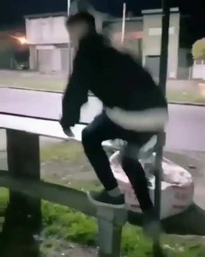 La cancion: ya no me quiero dormir El vato: A mimir