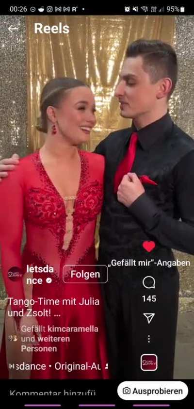 Tja, was soll man da sagen... Julia in Rotem Kleid ist einfach Sexy.