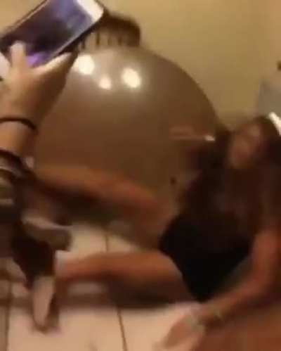 WCGW if I twerk on this dining room table?
