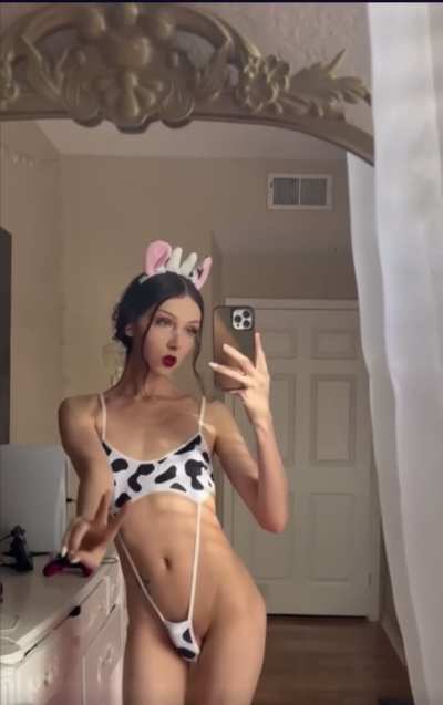 my outfit is udderly perfect. does it make your pants mooove? i&rsquo;m just looking for a farmer to milk me, im so pent up 🥵🙊 what would you do with me dressed like this 😈?