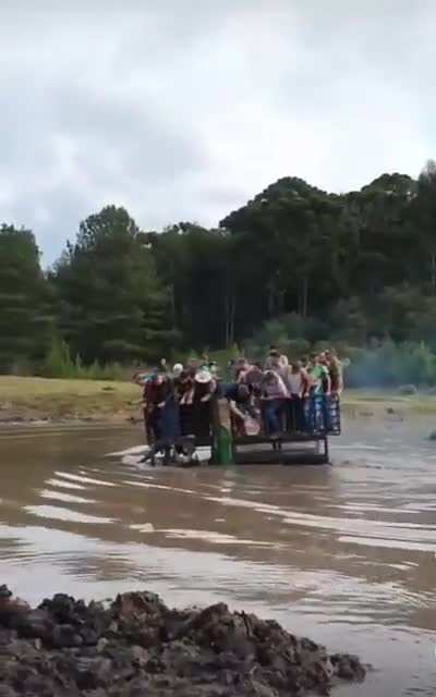 A lot of Idiots. Too bad they choose that music... [Brazilian Russia AKA Paran&aacute; state]