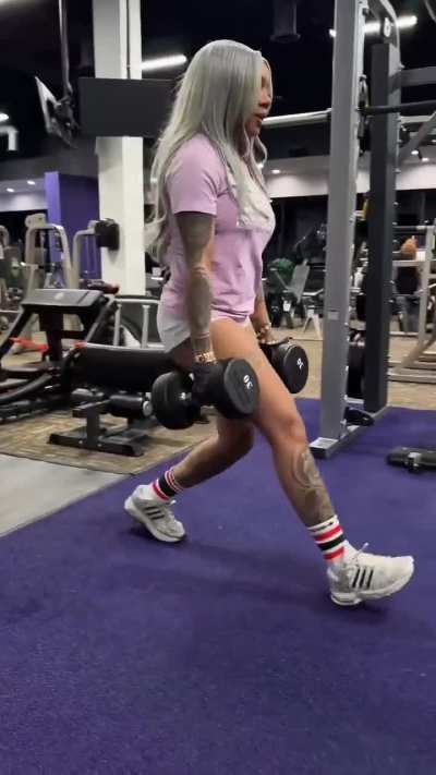 GloRilla booty looking good working out