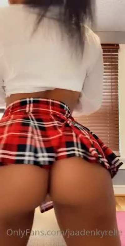 Are Looking For A Naughty Schoolgirl ? 😈💦