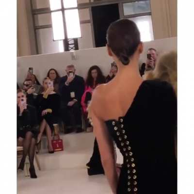 Kylie Jenner doesn&rsquo;t look too happy after finding out Irina Shayk wore the same lion head dress as her at the Paris Fashion Week