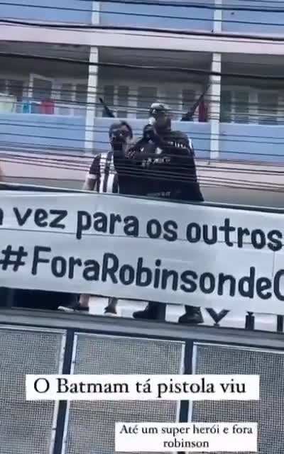 Batman contra a diretoria fuleragem.