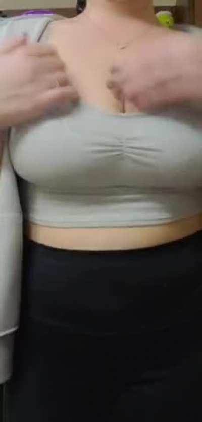 Curvy, nerdy, squirting milf 💦💁🏼‍♀️ high quality content, kinky bdsm fun, friendly chats and the hottest customs you can find 🖤