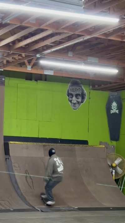 Took it back to the tall wall. Somebody knocked out another light too haha. All be well out there, may everybody have gotten some good skating in if they went. If you didn&rsquo;t or can&rsquo;t go that&rsquo;s ok too. ❤️&zwj;🩹 [38YO]