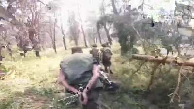 Ukranian SOF from the "Lukas Squad Company" evacuating Russian POWs come under small arms fire from Russians. 2 are KIA including the cameraman. (shooting starts at 0:40)