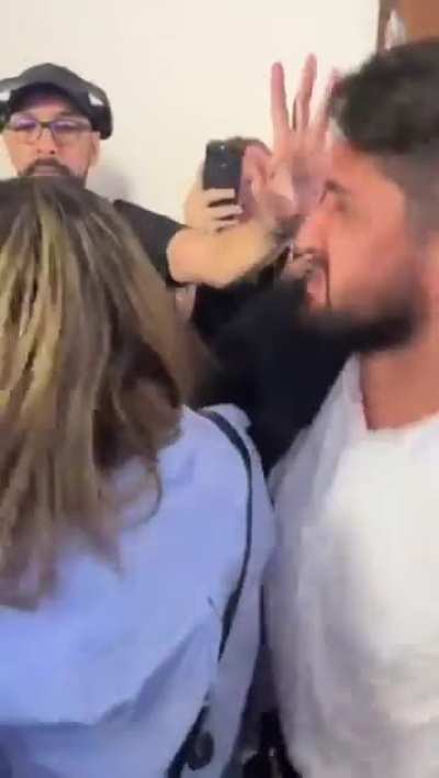 Imagens mais claras do soco que assessor de Nunes levou ap&oacute;s Mar&ccedil;al ser expulso do debate