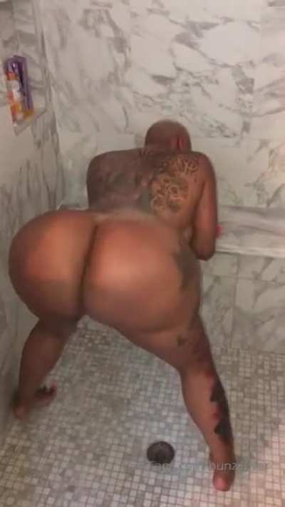 Thicc🥴(FULL VIDEO IN THE COMMENTS)