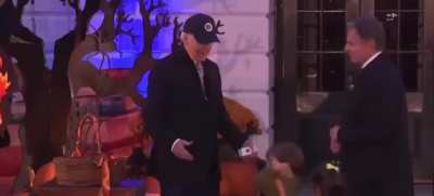 Blinken dresses his son as Zelenski "panhandling aid" from Biden
