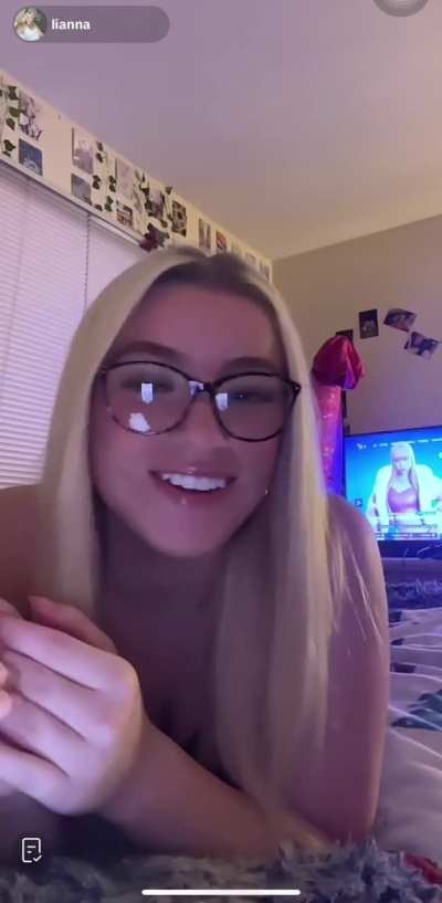 @liannaaurias