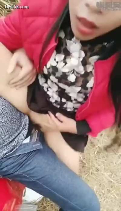 Desi Hot Gawl Riding in Park🔥 Full Video 👇