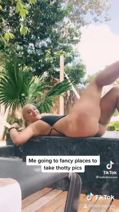 I love PAWGs