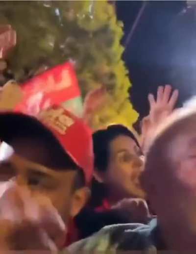 "Mulher foi tirar foto com Lula e teve celular roubado na frente dele"