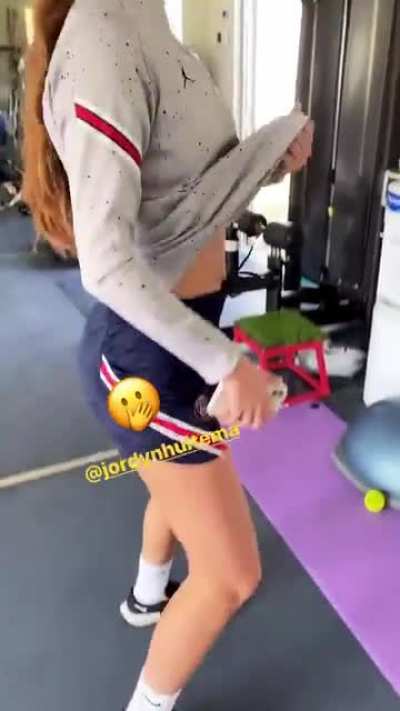 Jordyn twerk