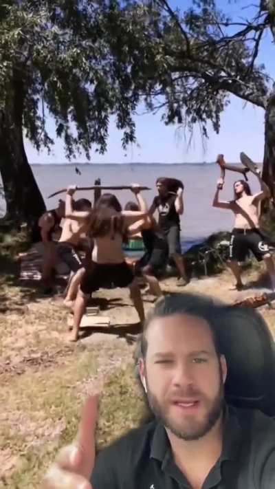 *sonidos de chango* Hombre ser feliz