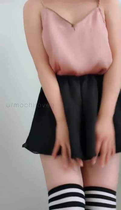 Reddit taught me to wear no panties under skirts 🤓