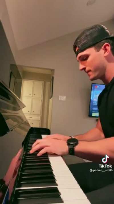 Playing your girlfriend&rsquo;s favorite song