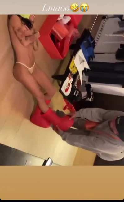 😂
