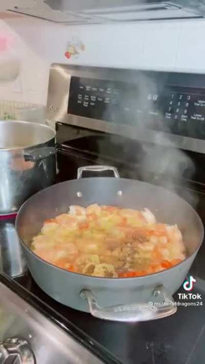 Twice-cooked shrimp boiled in cream cheese glue