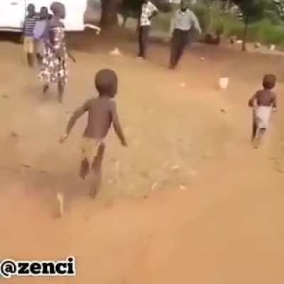 İlk defa beyaz gören, siyah’i çocuklar😍