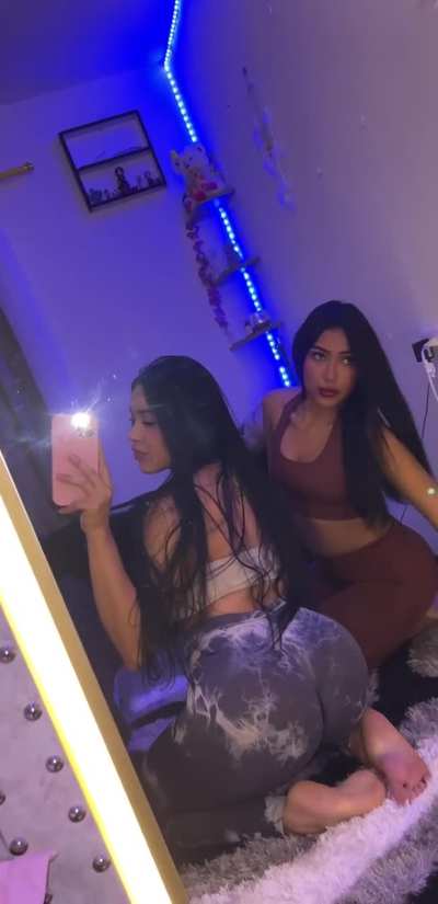 sisters @maria_lamproyy @irene_lamproy