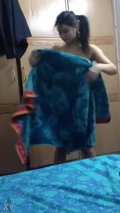 Bhabhi ko laga ki main so rha hu isilye wahi change krne lgi