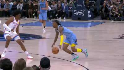 [Highlight] Ja Morant carries like a fuck, hits the tough layup
