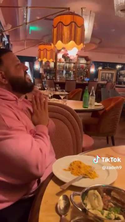 THIS HOW BIG NIGGAS ACTING OVER FOOD NOW😭😭😭