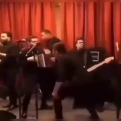 Провалился в пятницу)