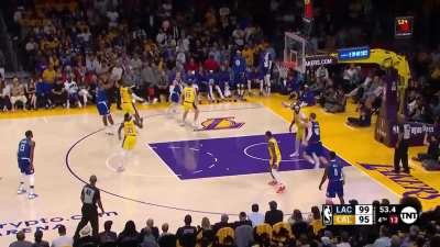 [Highlight] Kawhi puts the dagger in the Lakers with a jumper over Lebron