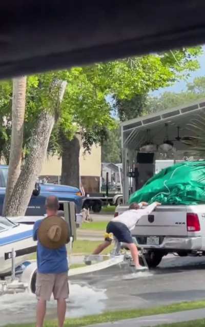 This man honestly thought it&rsquo;d be a good idea to hold a boat to the trailer. RIP his balls