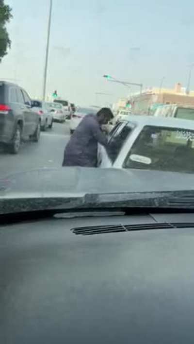 The ol&rsquo; traffic light robbery.