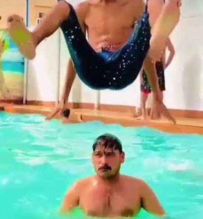 Папке шея не нужна