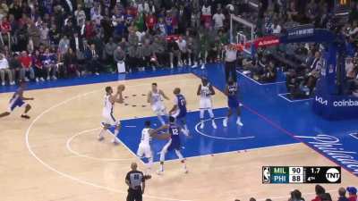 [Highlight] Brook Lopez misses the FT on purpose (after hitting the 1st) in order to keep the clock running and wins the game