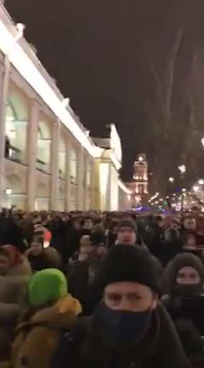 1 A.M In Saints {etersburg Russians chant "No to War!" "Shame!" &amp;amp; "Ukraine is not our enemy