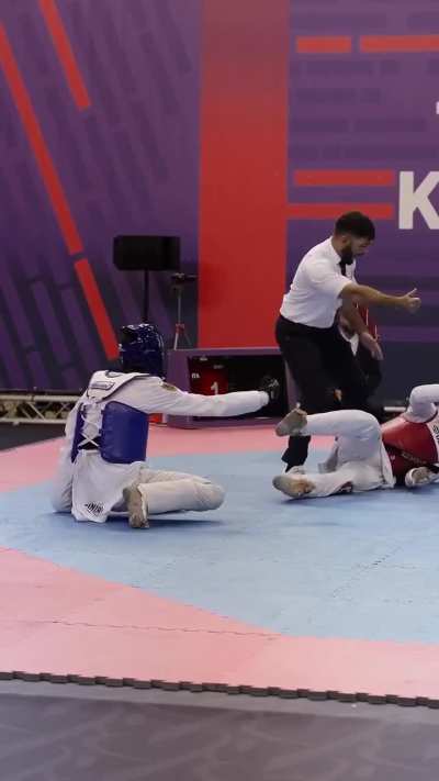 That's a knockout!!! player knocked out in a taekwondo match with a killer move