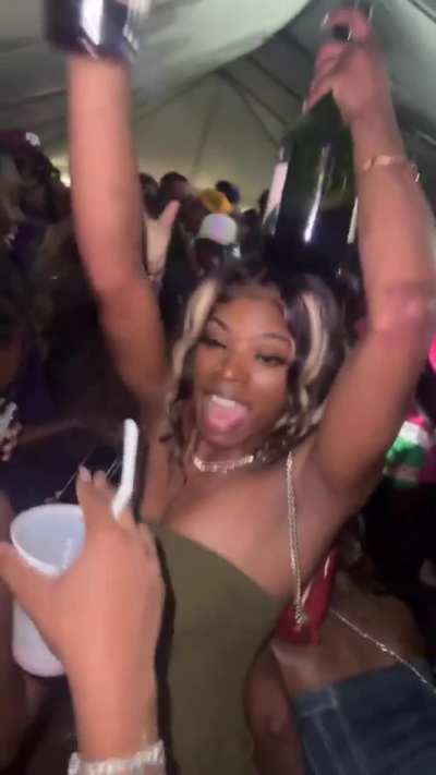It&rsquo;s Homecoming month🤪 Prepare to be sick of me 💃🏾 when u workout and eat right u can act a fool every once in a while 😂 #fitlife #lifestyle